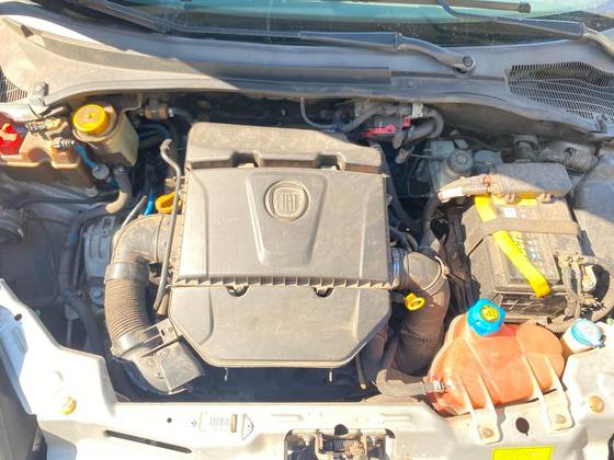 FIAT PUNTO 1.6 ESSENCE 16V FLEX 4P MANUAL FIAT PUNTO 1.6 ESSENCE 16V FLEX 4P MANUAL